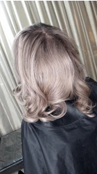 آموزش تخصصی رنگ و لایت و کاشت ناخن